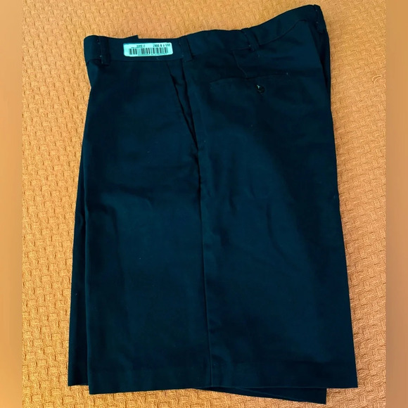 Wear Gear by Aramark 38R NWT Navy blue shorts with slant front pockets - Picture 5 of 6